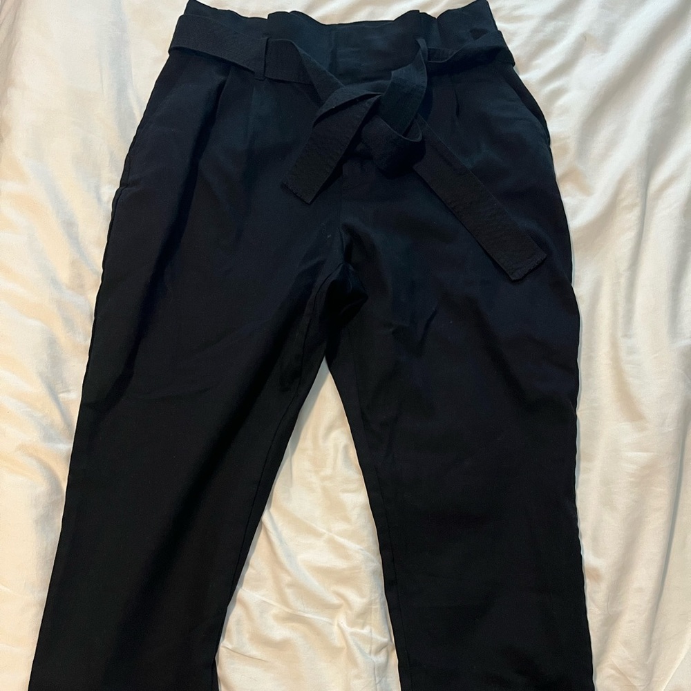 A New Day paper bag tie waist, straight leg pants. Never worn!